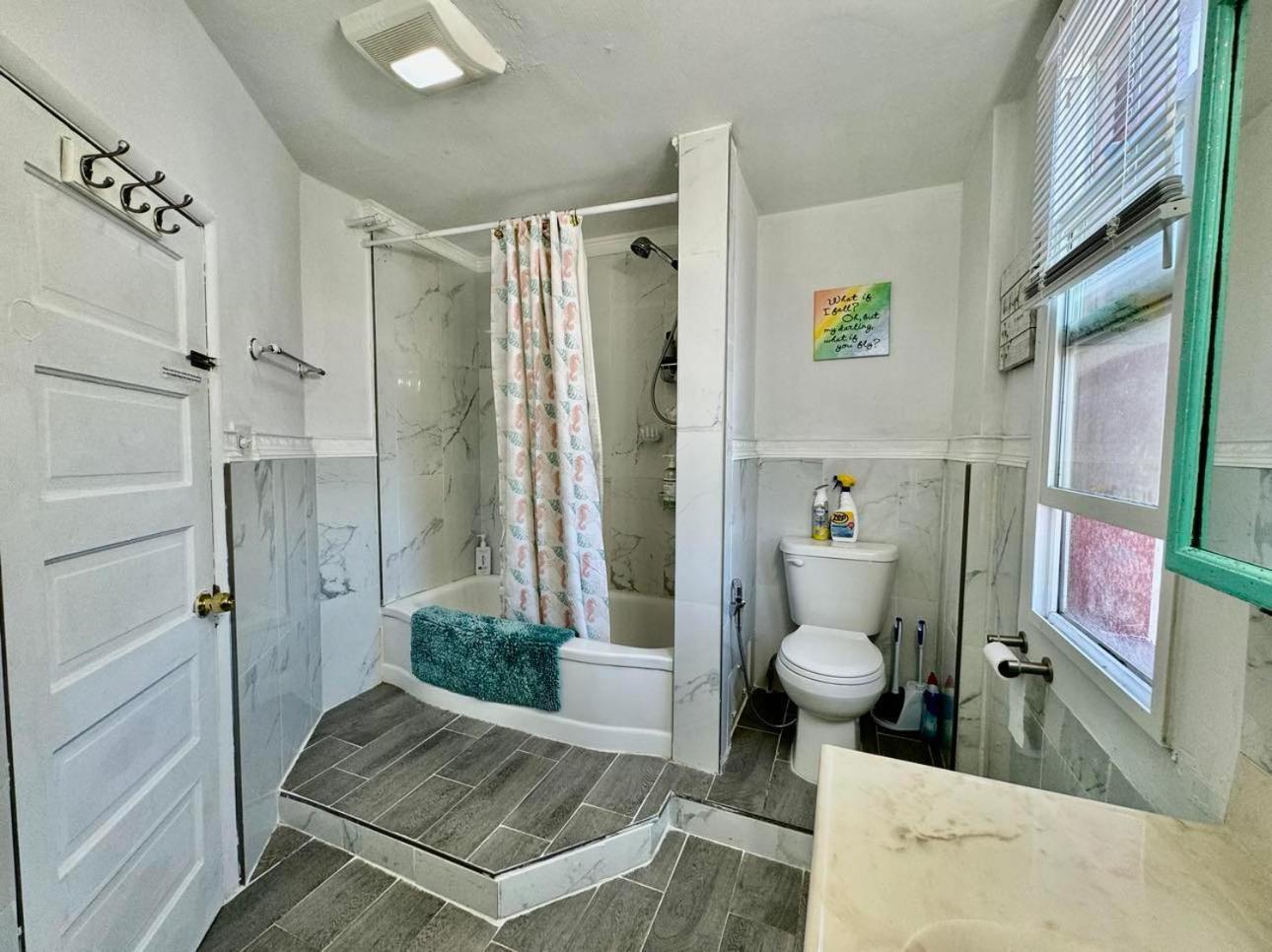 Private With Two Twin Beds Air Conditioning And Shared Bathrooms Located Near Seatac Airport And Downtown Privatunterkunft