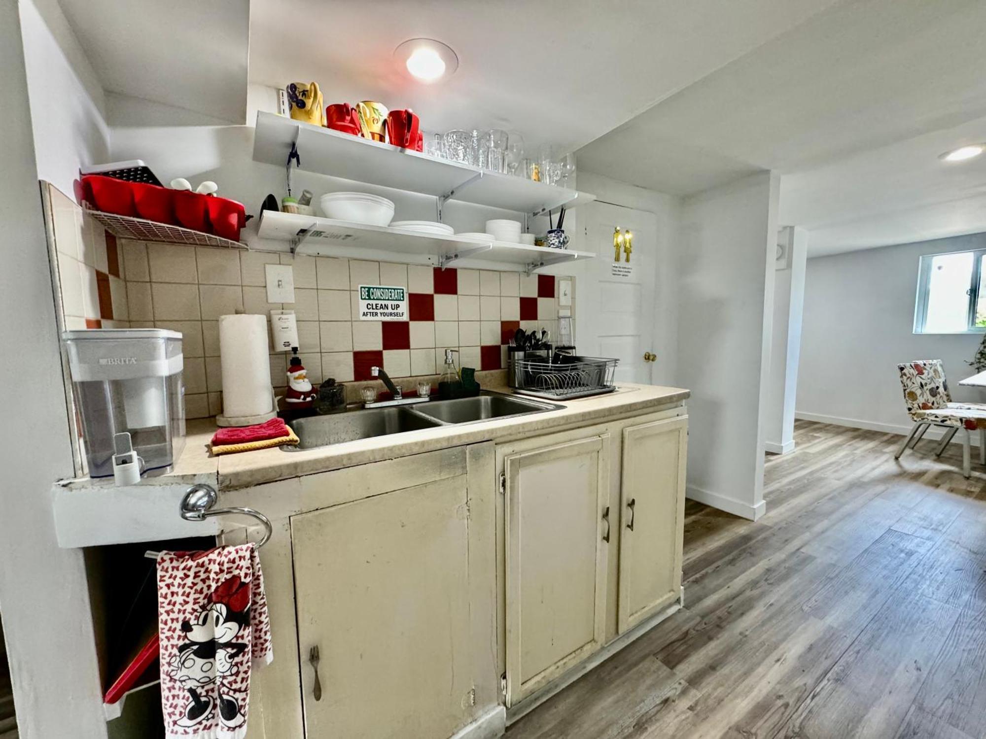 Privatunterkunft Private With Two Twin Beds Air Conditioning And Shared Bathrooms Located Near Seatac Airport And Downtown Seattle