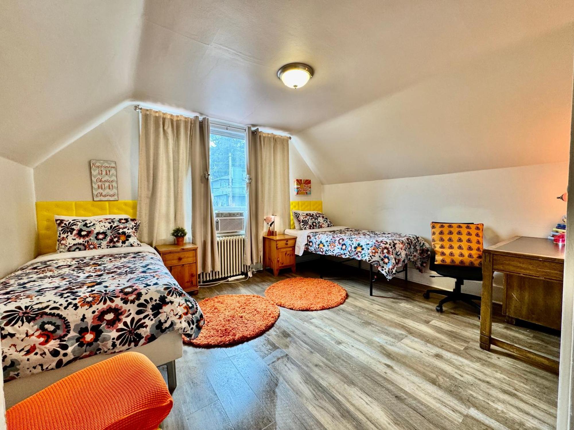 Privatunterkunft Private With Two Twin Beds Air Conditioning And Shared Bathrooms Located Near Seatac Airport And Downtown