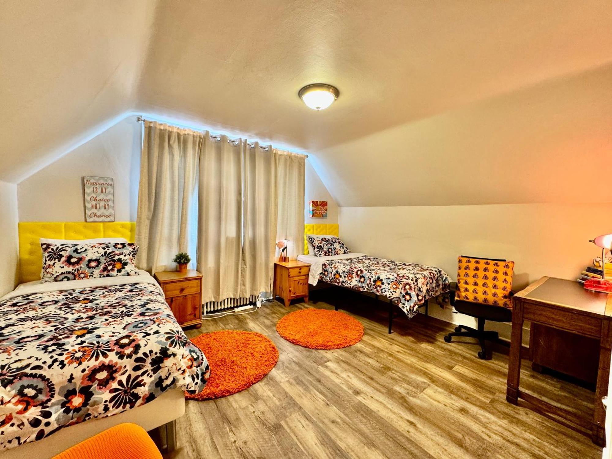 Private With Two Twin Beds Air Conditioning And Shared Bathrooms Located Near Seatac Airport And Downtown Privatunterkunft Seattle