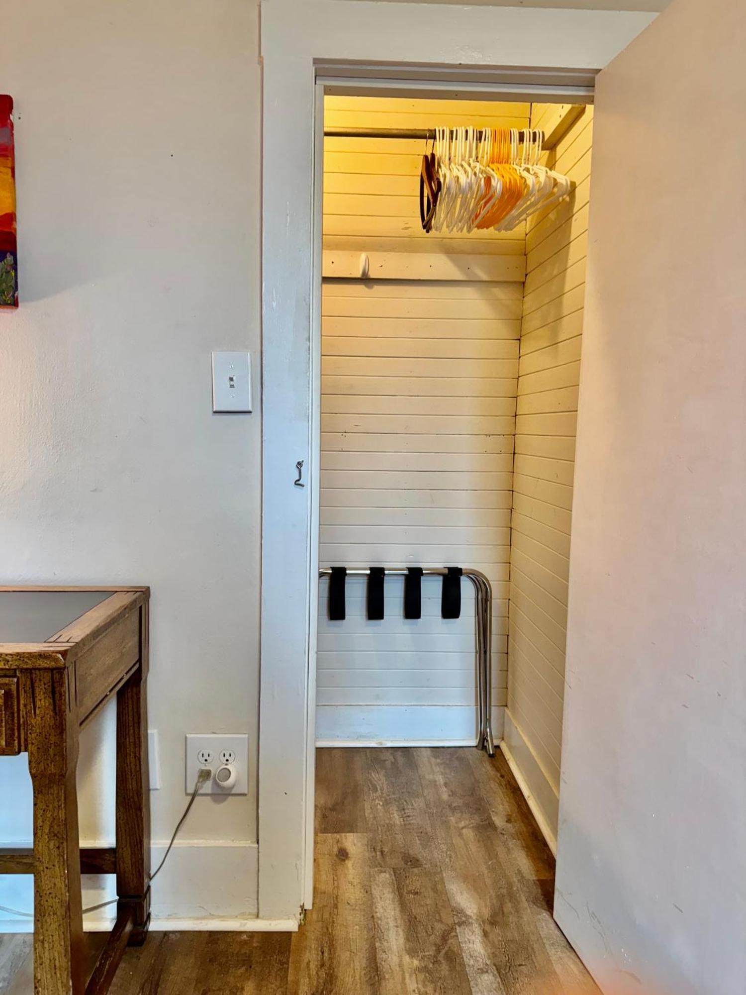 Privatunterkunft Private With Two Twin Beds Air Conditioning And Shared Bathrooms Located Near Seatac Airport And Downtown Seattle